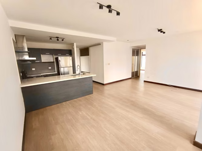 Zona 10 • Apartamento en Renta • Edificio Veinti4 - Miniatura 2