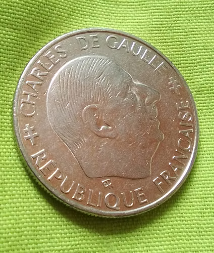 CHARLES DE GAULLE 1958 FECHA 1988 REPUBLIQUE FRANCAISE 1 F MONEDA, ERROR ANTIGUA 