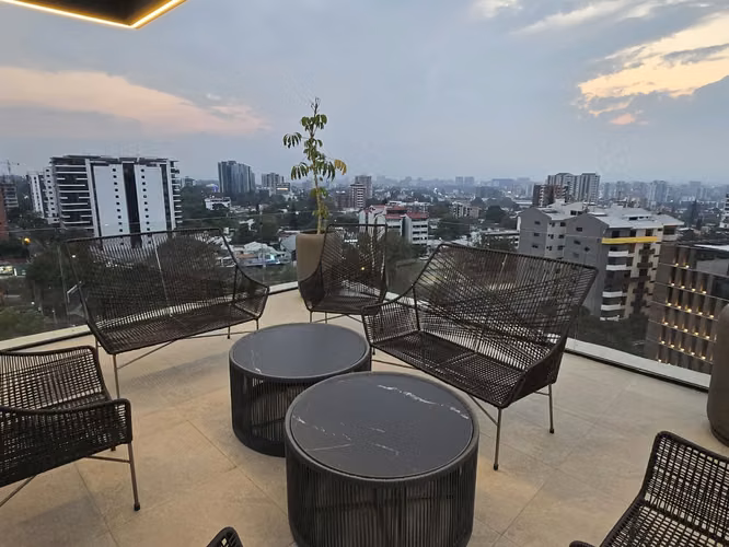 Apartamento Nuevo Zona 15 | Nivel bajo, Balcón y 2 Parqueos |Amenidades| PV - Imagen 3