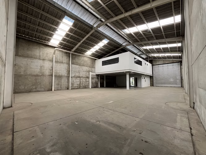 BODEGA EN RENTA DE 488 M2 EN CENTRO DE NEGOCIOS LA PAZ  - Imagen 3