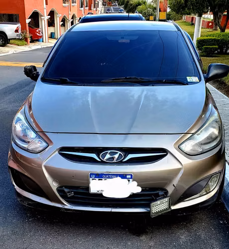 Vendo Hyundai Accent SE año 2012, motor 1.6 gasolina, transmisión Triptonic. - Imagen 1