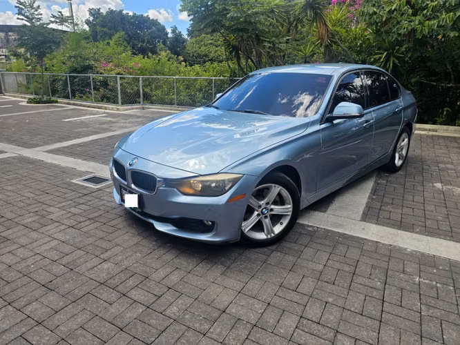 BMW 320i 2015 Rodado