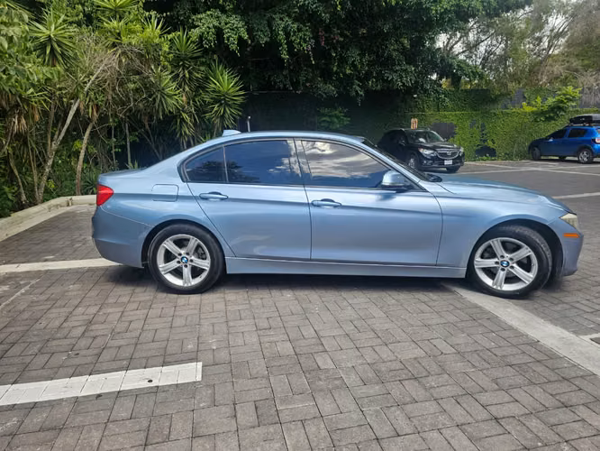 BMW 320i 2015 Rodado
