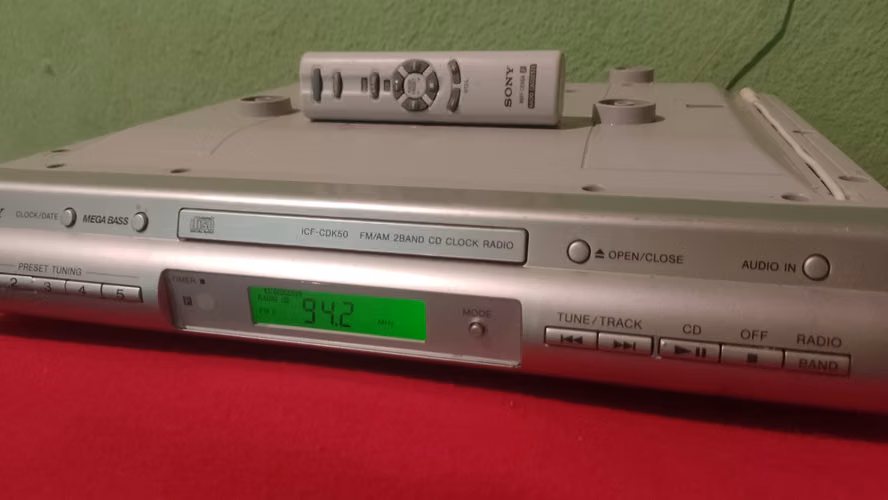 VENDO RADIO SONY FM CON CD INCORPORADO DIGITAL 