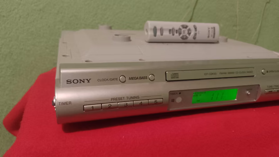 VENDO RADIO SONY FM CON CD INCORPORADO DIGITAL 