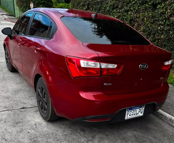 Precioso kia rio 2013, recién traído, bolsas completas, aire acondicionado, bien enllantado, funcionando perfecto.  - Imagen 2