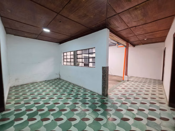 Alquilo casa para uso comercial en zona 1 de Mixco - Miniatura 7