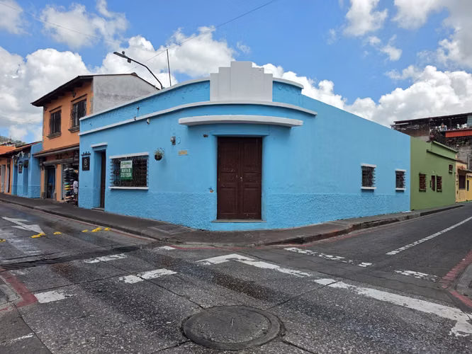 Alquilo casa para uso comercial en zona 1 de Mixco