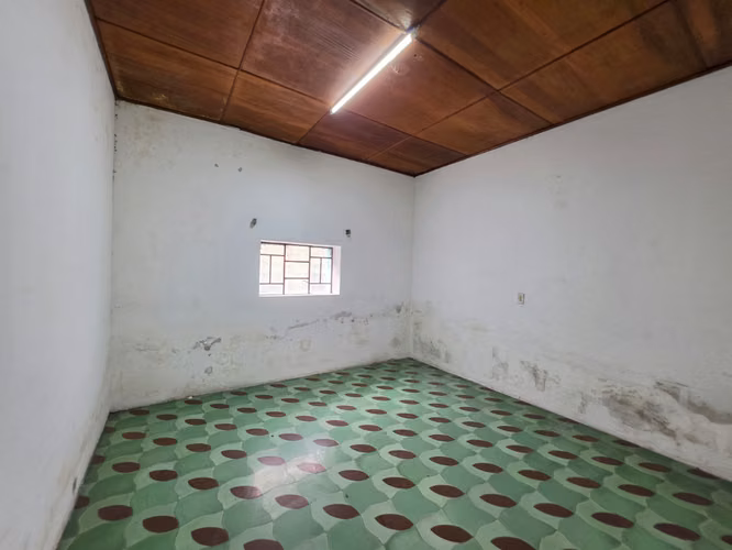 Alquilo casa para uso comercial en zona 1 de Mixco - Miniatura 6