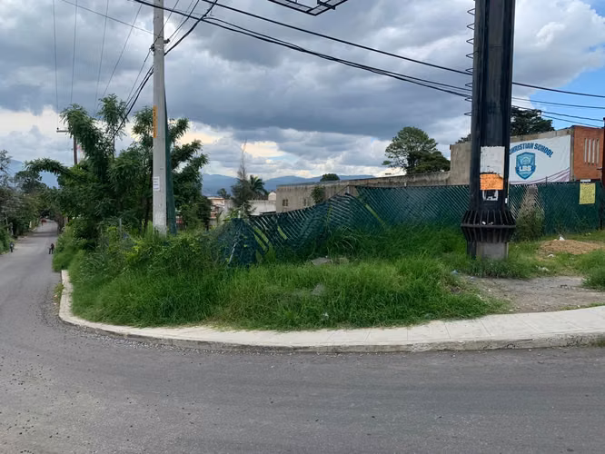 TERRENO EN VENTA EN SAN MIGUEL PETAPA CERCA A ECONOCENTRO ALAMOS SOBRE CALLE PRINCIPAL