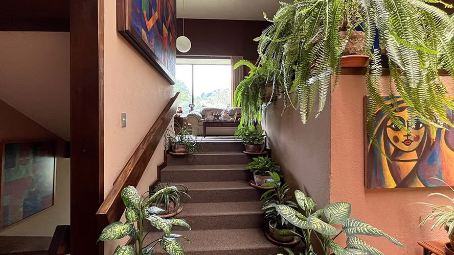 Venta de casa en zona 16 La montaña con amplio jardín 