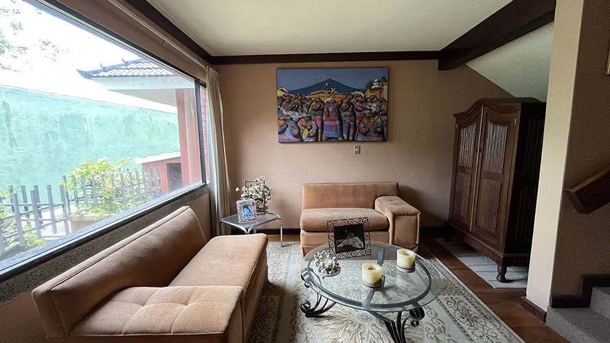 Venta de casa en zona 16 La montaña con amplio jardín 