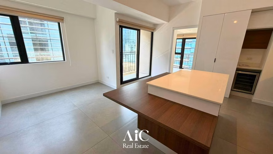 APARTAMENTO AMPLIO Y MUY BIEN UBICADO 2 HABITACIONES ZONA 10 EDIF. BONADIEZ - Imagen 2