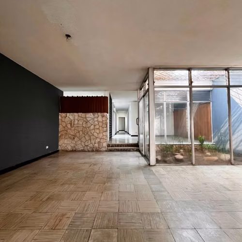 Renta de casa comercial sobre Avenida Las Americas zona 13