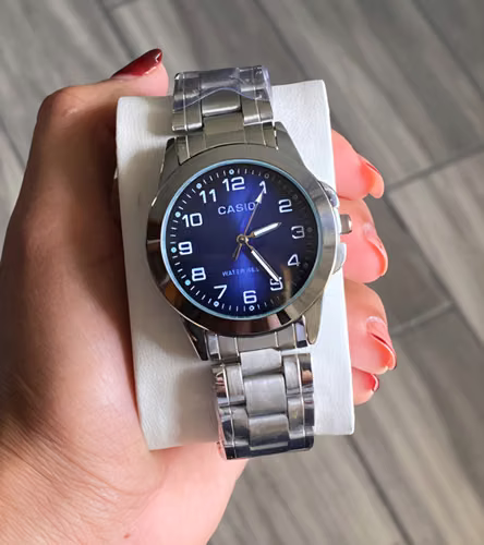  ¡NUEVOS RELOJES Elegancia y estilo para complementar tu look.   Diferentes diseños disponibles 
