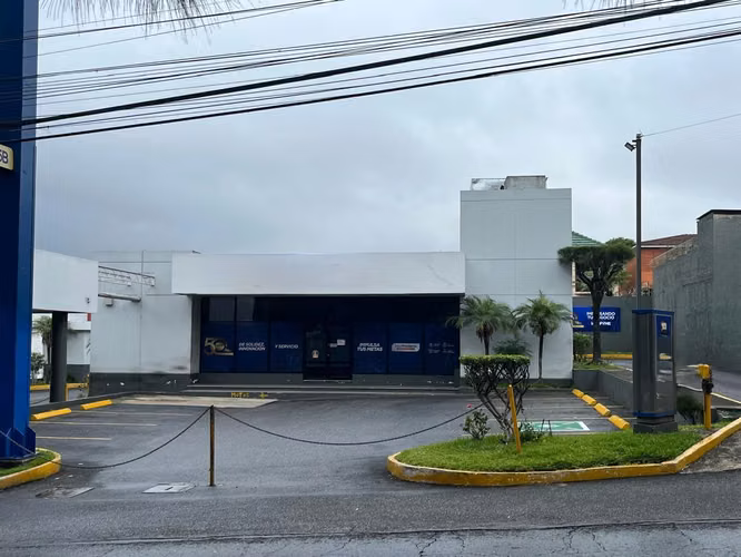 PROPIEDAD COMERCIAL EN RENTA EN SAN CRISTOBAL IDEAL PARA FARMACIA O AGENCIA BANCARIA - Imagen 3