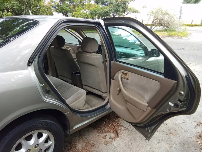 PRECIOSO Y MUY ELEGANTE TOYOTA CAMRY 'CE' MECÁNICO MODELO 1998 BIEN CUIDADO