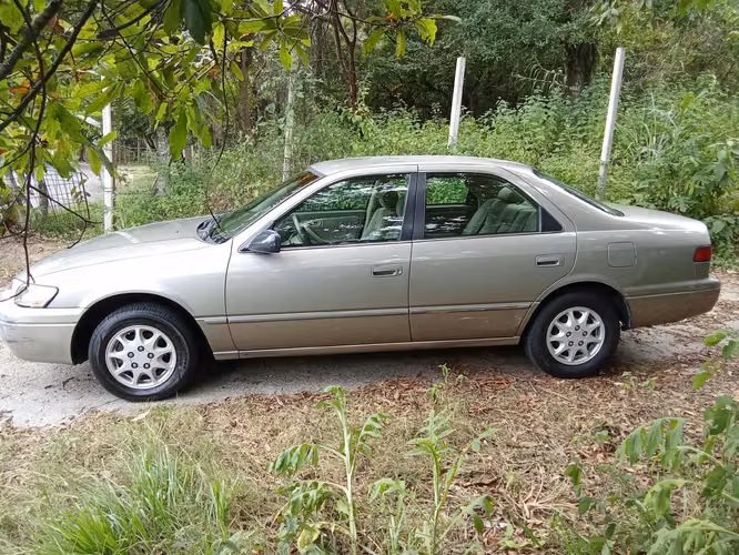 PRECIOSO Y MUY ELEGANTE TOYOTA CAMRY 'CE' MECÁNICO MODELO 1998 BIEN CUIDADO