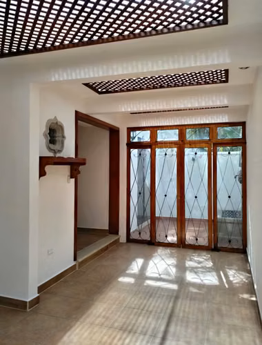 Casa en Renta del lado de La Villa dentro de condominio, Zona 14 - Imagen 12