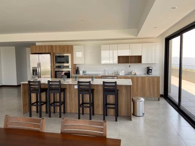 Apartamento Amueblado en Edificio Elemento zona 13 | Con Terraza y 2 Habitaciones - Imagen 2