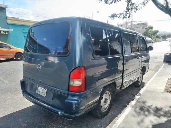 MERCEDES BENZ MB100 AÑO 2003
