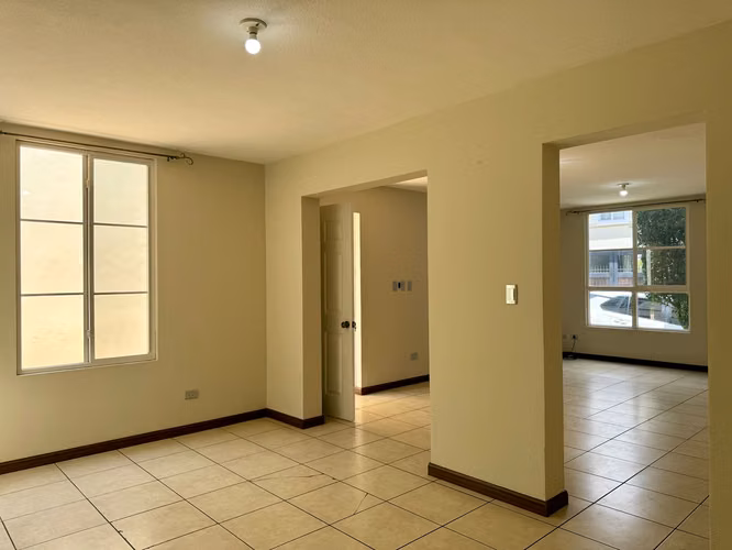 CASA EN RENTA EN CONDADO NARANJO, ZONA 4 DE MIXCO  - Imagen 3