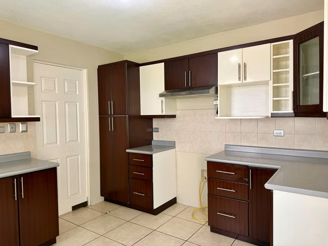 CASA EN RENTA EN CONDADO NARANJO, ZONA 4 DE MIXCO  - Imagen 5