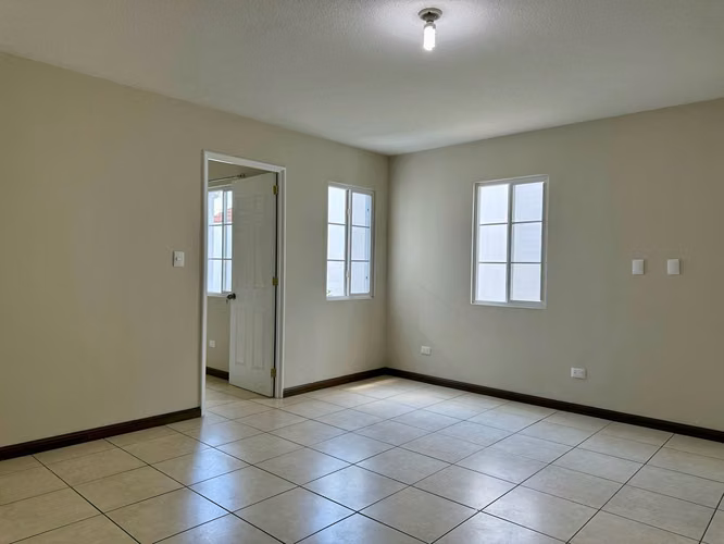 CASA EN RENTA EN CONDADO NARANJO, ZONA 4 DE MIXCO  - Imagen 10