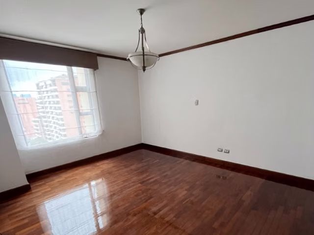 HERMOSO PENTHOUSE EN VENTA EN TORRE CASTELAR ZONA 10 - Imagen 6
