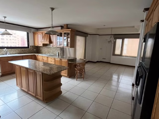 HERMOSO PENTHOUSE EN VENTA EN TORRE CASTELAR ZONA 10 - Imagen 2