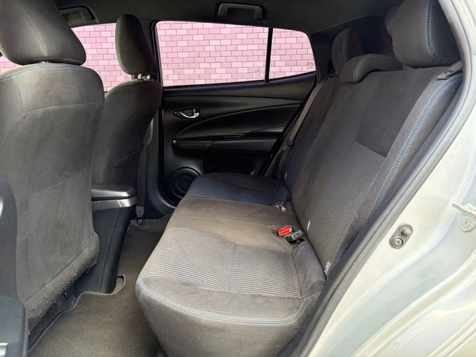 Toyota Yaris E de Agencia Modelo 2023 - Imagen 5