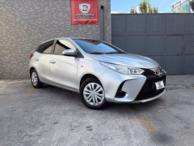 Toyota Yaris E de Agencia Modelo 2023