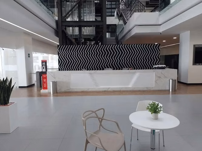 OFICINA EN VENTA | EDIFICIO ASCEND ZONA 09 | IDEAL PARA INVERSIÓN O NEGOCIO - Imagen 2