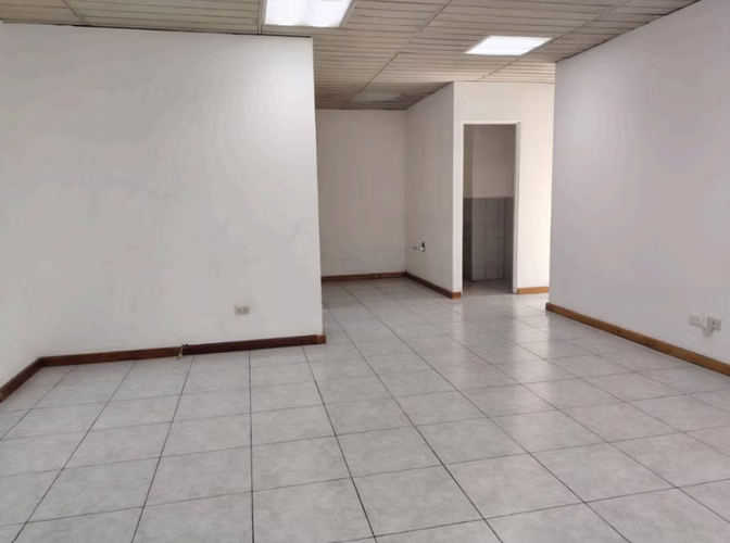 Oficina en zona 10 - Miniatura 2