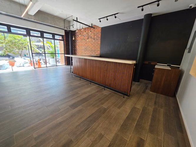 ALQUILO LOCAL DE 50m² en MODRA, zona 4 