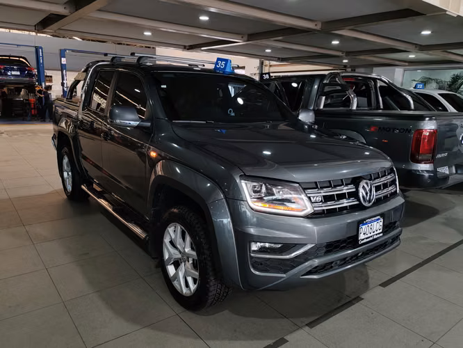 Volkswagen Amarok V6 Highline 2024 — 25,000 km — Doble Garantía