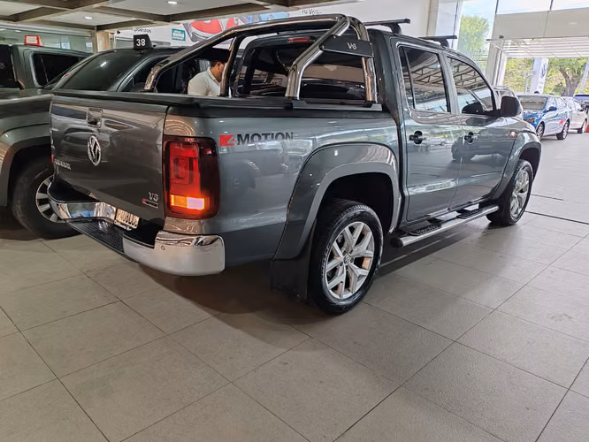 Volkswagen Amarok V6 Highline 2024 — 25,000 km — Doble Garantía