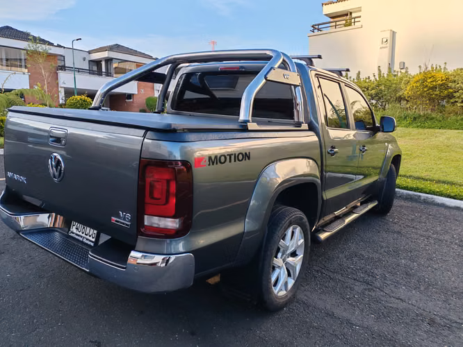 Volkswagen Amarok V6 Highline 2024 — 25,000 km — Doble Garantía
