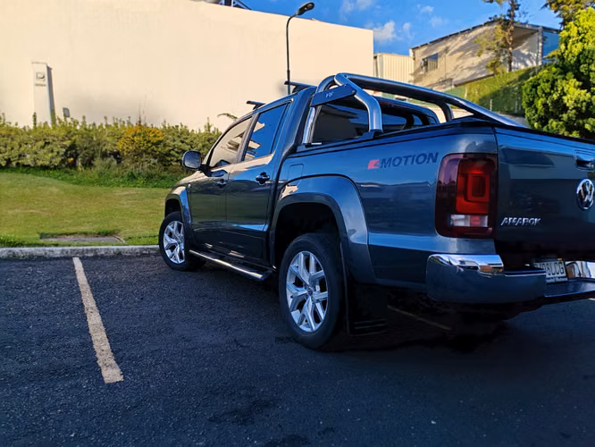 Volkswagen Amarok V6 Highline 2024 — 25,000 km — Doble Garantía