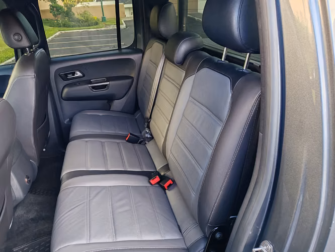 Volkswagen Amarok V6 Highline 2024 — 25,000 km — Doble Garantía