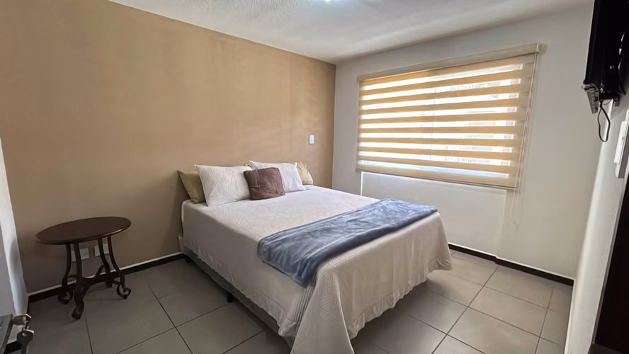 APARTAMENTO EN RENTA DE 3 HABITACIONES AMOBLADO EN PARQUE SAN ANGEL ZONA 2 - Imagen 9