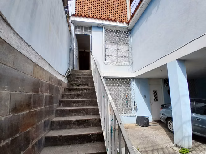 CASE IN SALE WITH 2 APARTMENTS, area 8 Guatemala City