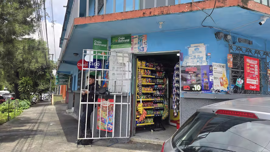SE VENDE TIENDA DE ARTÍCULOS DE CONSUMO DIARIO