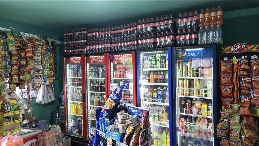 SE VENDE TIENDA DE ARTÍCULOS DE CONSUMO DIARIO 