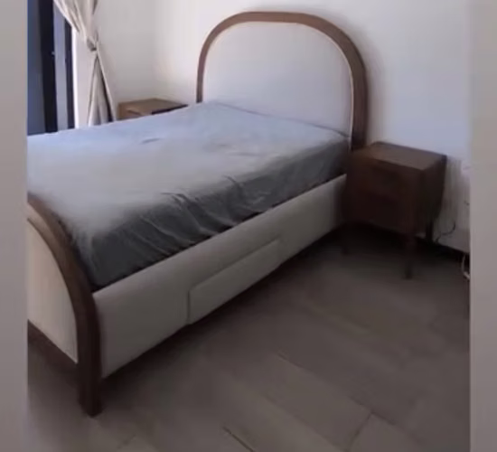 Juego de dormitorio de pino chileno en excelente estado
