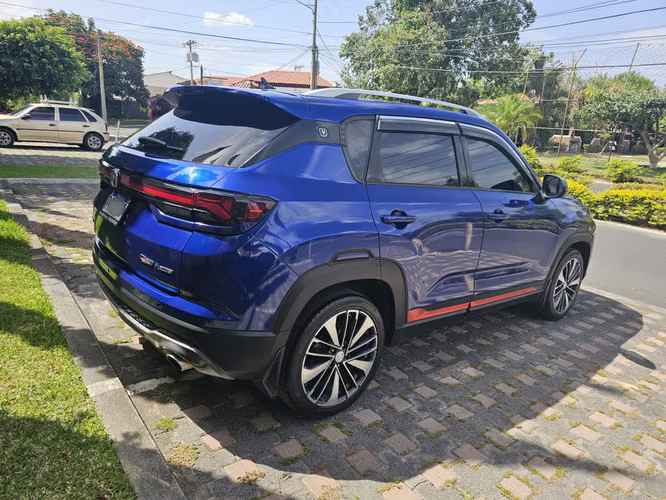 Camioneta de Agencia Automática. Changan CS35 plus 2022