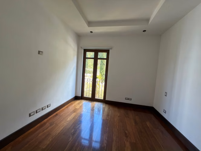 Renta de Amplio Apartamento en Albereda de la Española Muxbal | 3 Habitaciones completas + servicio