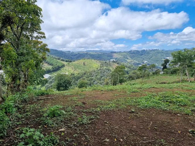 Terreno en Venta de 3 Manzanas sobre Carretera – Santo Domingo Xenacoj