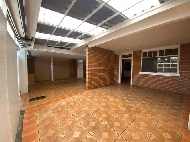 VENTA DE PRECIOSA CASA REMODELADA – COLONIA TIKAL, ZONA 7