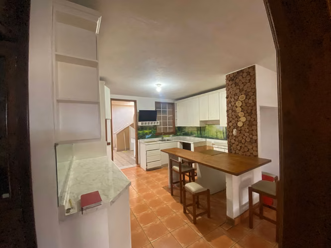VENTA DE PRECIOSA CASA REMODELADA – COLONIA TIKAL, ZONA 7 - Imagen 7